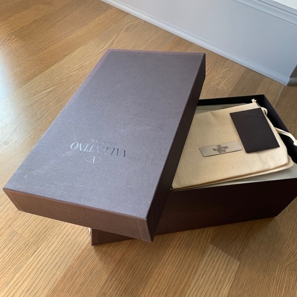 VALENTINO GARAVANI VLTN Logo-Embossed Slide UNISEX - Picture 14 of 15